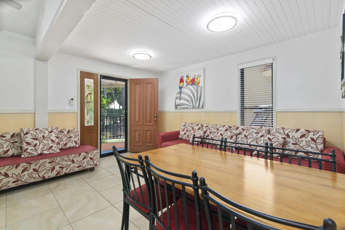 Macaw Mansion Luxury Gold Coast Holiday Cabin Accommodation