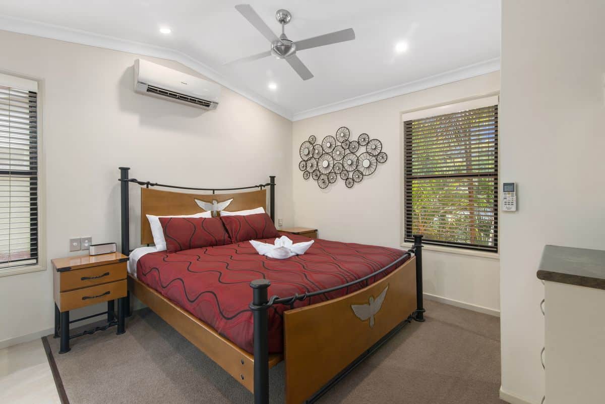 Macaw Mansion Luxury Gold Coast Holiday Cabin Accommodation