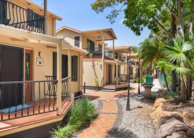 Macaw Mansion Gold Coast Holiday Accommodation
