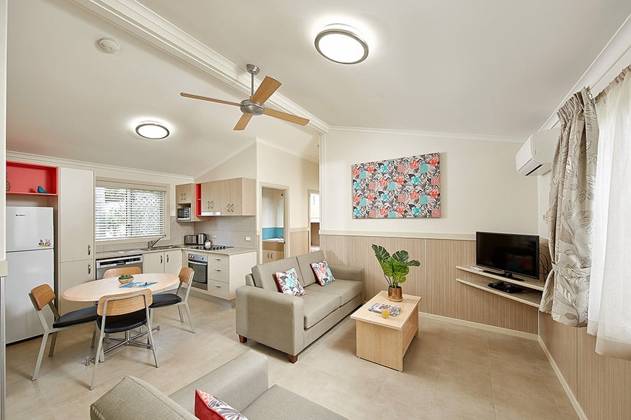 Ashmore Palms Gold Coast | Tropical Family Villa | 3-bedroom Holiday Cabin Accommodation