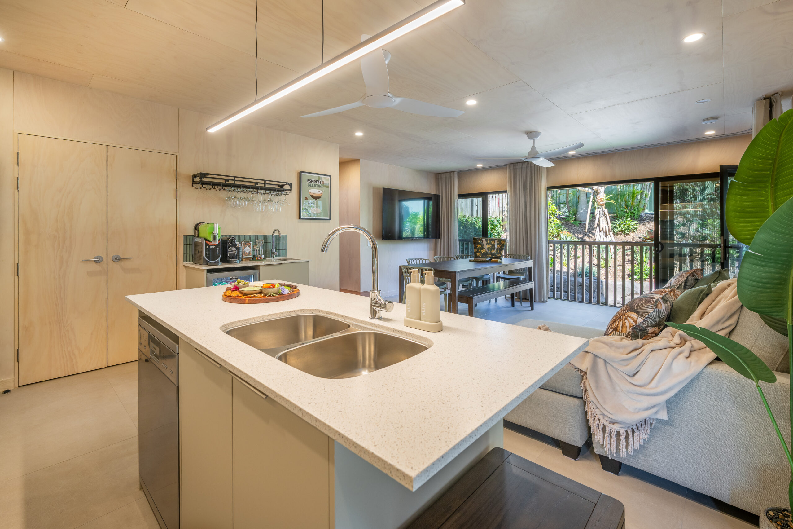 Macaw Mansion Luxury Gold Coast Holiday Cabin Accommodation